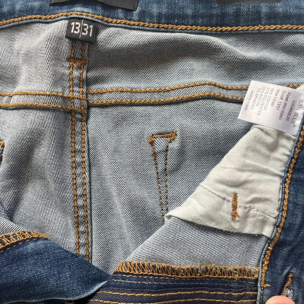 Judy Blue Medium Blue Flare Jeans - Faded Wash - Picture 3 of 7